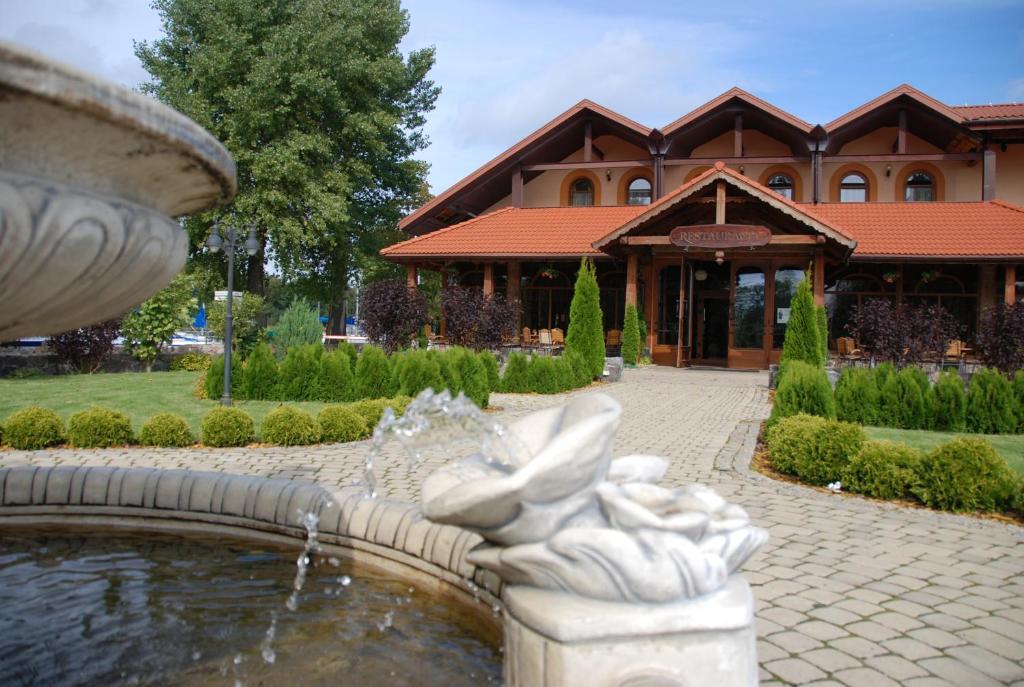 Hotel Ros Pisz Ngoại thất bức ảnh